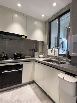 High Quality Wooden MDF Lacquer Finished Kitchen Furniture Cabinets For Villa
