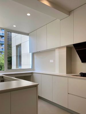 Cream White Kitchen Cabinet With Timber Countertop For Durable Kitchen
