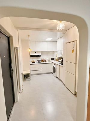 High Quality PVC Laminate Modern Kitchen Cabinet Pantry Cupboard Design