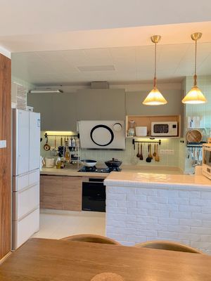 High Quality PVC Laminate Modern Kitchen Cabinet Pantry Cupboard Design