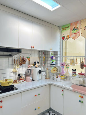 High Quality PVC Laminate Modern Kitchen Cabinet Pantry Cupboard Design