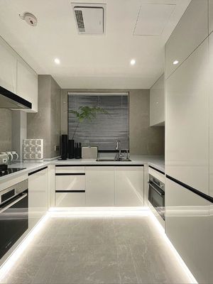 Custom American Oak  White Paint Kitchen Cabinet For Apartment