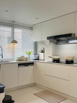 Custom American Oak  White Paint Kitchen Cabinet For Apartment