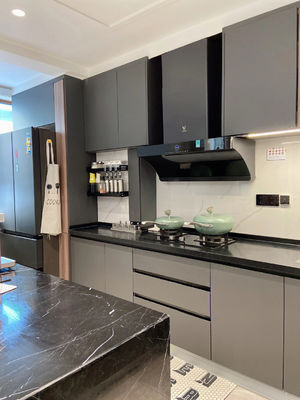 Customized Modern High Gloss Lacquer Finish Wooden Kitchen Cabinet