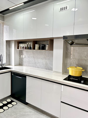 Modern Design China Manufacture Wooden Modular UV Lacquer Kitchen Cabinet Door
