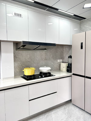 Modern Design China Manufacture Wooden Modular UV Lacquer Kitchen Cabinet Door