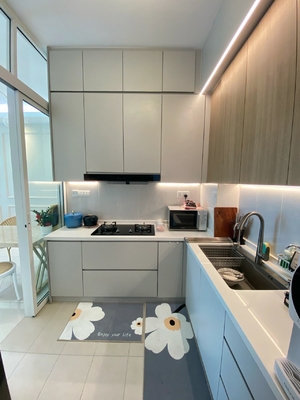 Wood Grain Laminate And White Finish Color Mixed Kitchen Cabinet