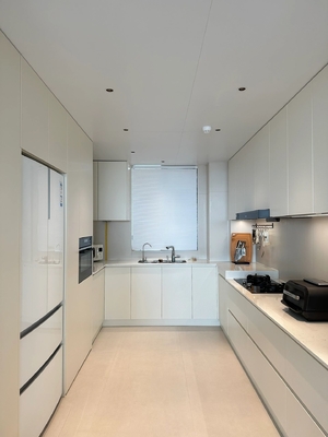 Modern Prime Oak Laminate Kitchen Cabinets With Woodmatt Finish For Hotel