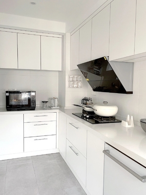 Modern Prime Oak Laminate Kitchen Cabinets With Woodmatt Finish For Hotel
