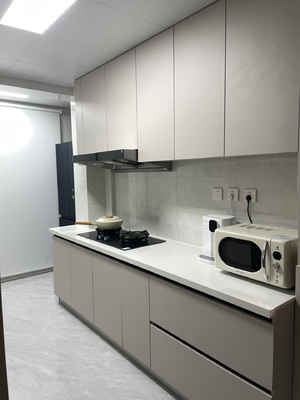 Modern Prime Oak Laminate Kitchen Cabinets With Woodmatt Finish For Hotel