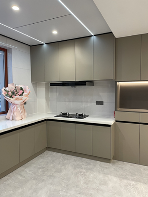 Modern Prime Oak Laminate Kitchen Cabinets With Woodmatt Finish For Hotel