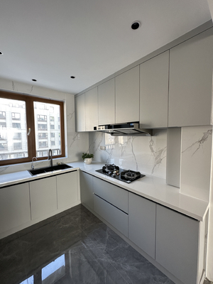 Modern Light Grey Shaker Style Kitchen Cabinet With Dtc Hardware For Hotel