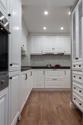 Waterproof Classic Lacquer Kitchen Cabinet With Bar Counter Or Apartment