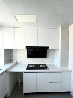Customizable Factory Price Custom Classic Style Kitchen Cabinet Furniture
