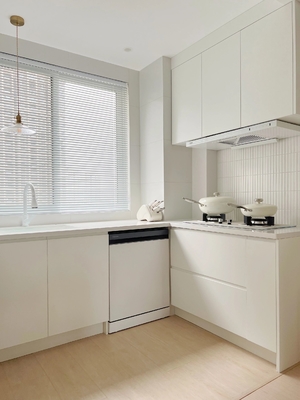 Customizable Factory Price Custom Classic Style Kitchen Cabinet Furniture