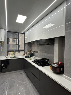 Custom Make High Gloss Lacquer with Free Handles Modern Kitchen Cabinet