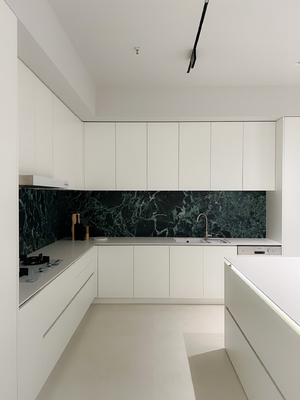 Modern Handleless MDF Kitchen Cabinet Push-To-Open Design