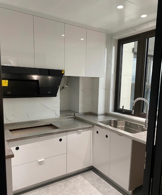 Modern Kitchen Cabinet with Heat-Resistant Finish for Villas