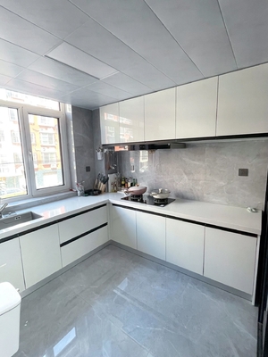 Modern Kitchen Cabinet with Heat-Resistant Finish for Villas