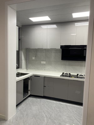 Modern Kitchen Cabinet with Melamine Plywood Customizable Design