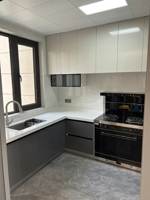 Modern Kitchen Cabinet with Melamine Finish for Apartments