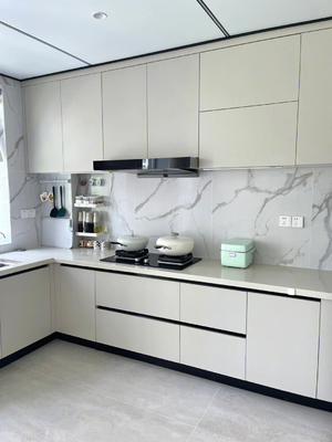 L Shape Plywood Kitchen Cabinets with Quartz Countertop
